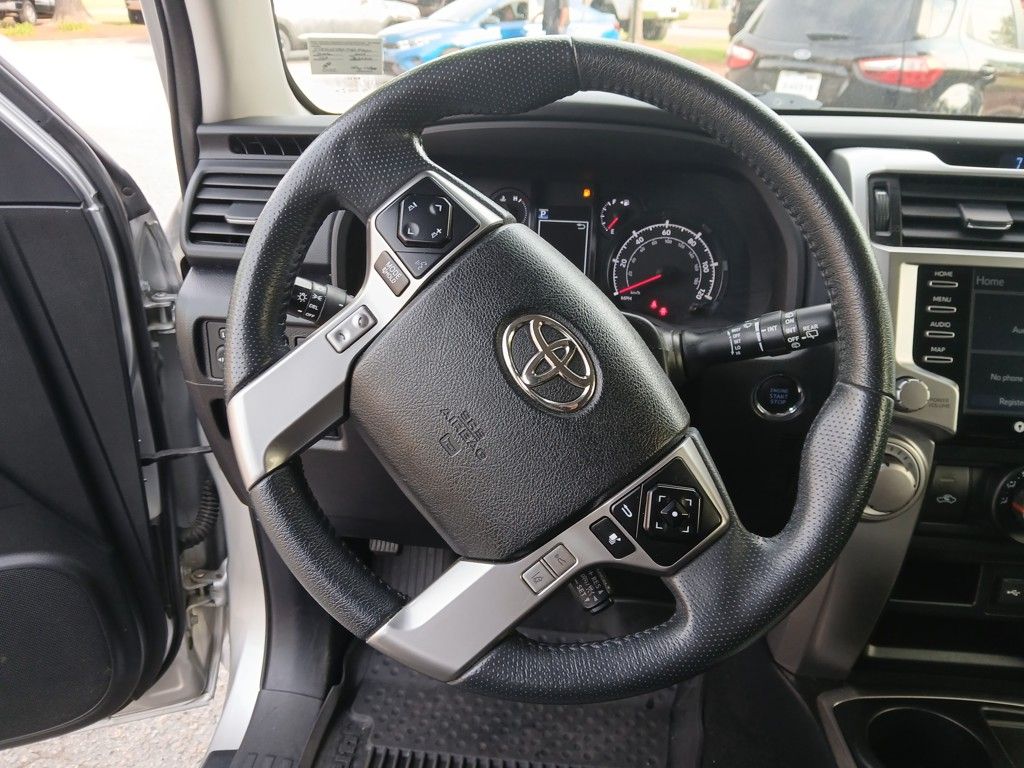Vehicle image 14 of 28