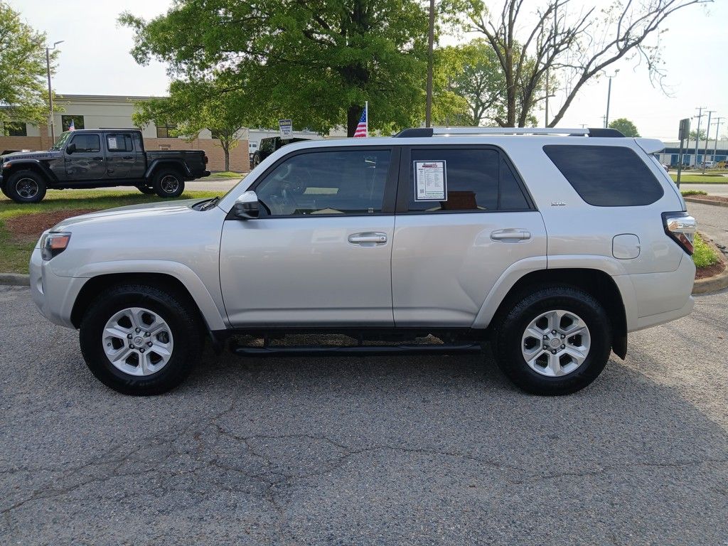 Vehicle image 8 of 28