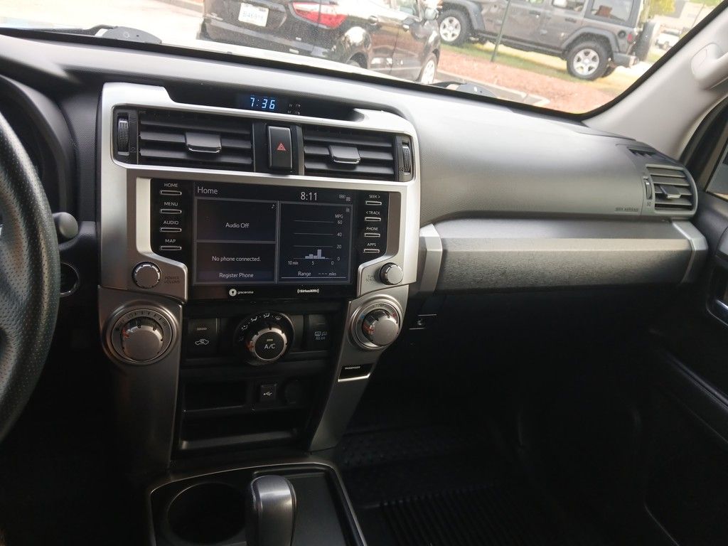 Vehicle image 17 of 28