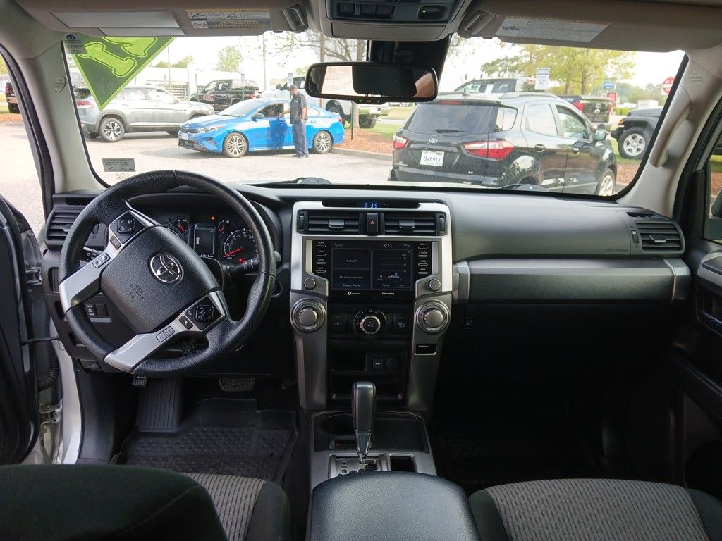 Vehicle image 12 of 28