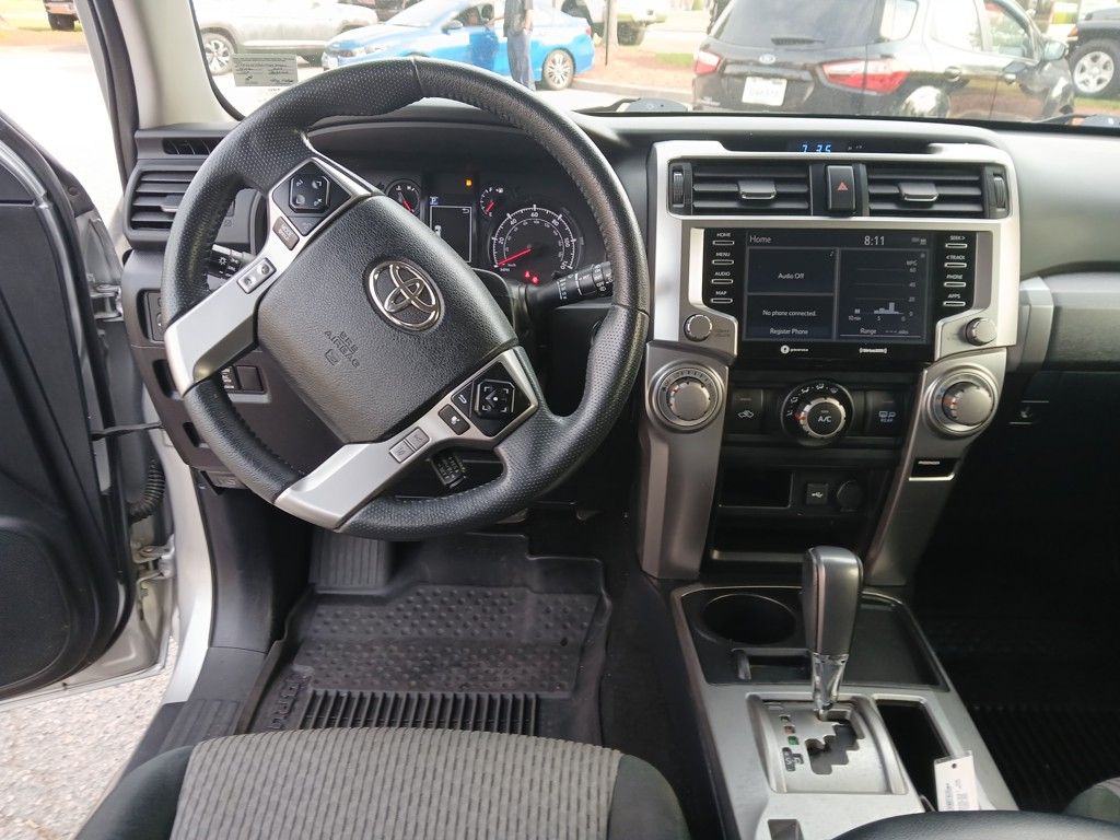 Vehicle image 13 of 28