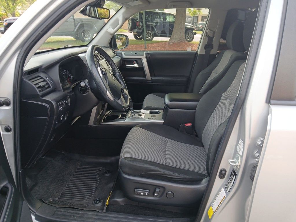 Vehicle image 9 of 28