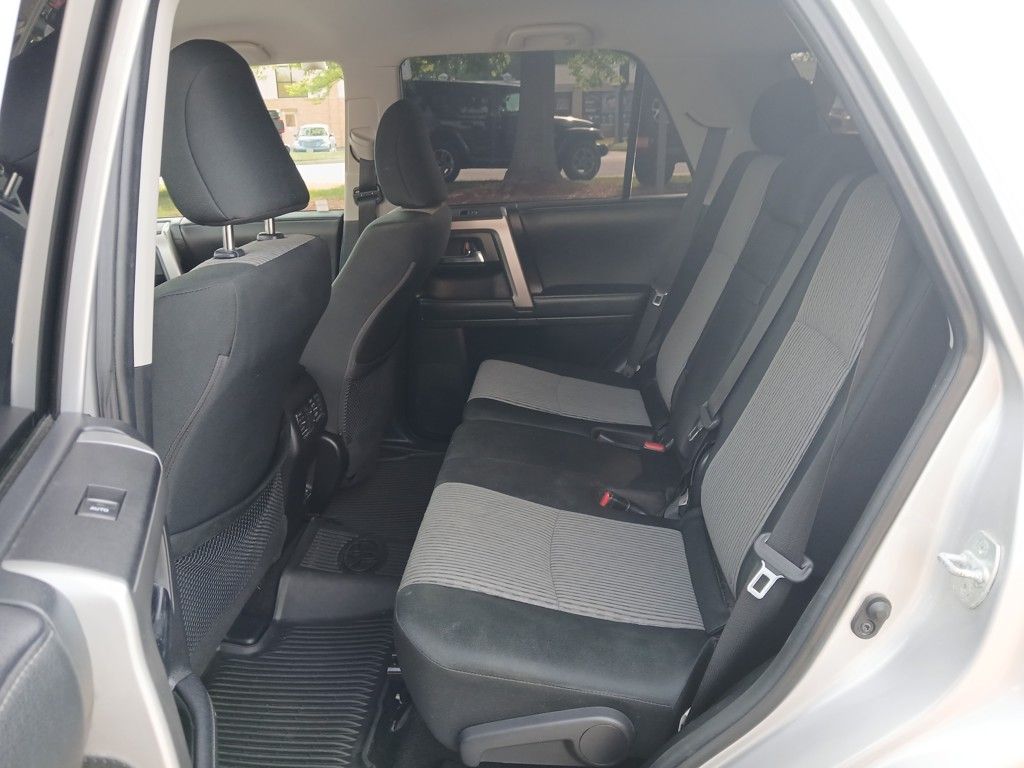 Vehicle image 23 of 28
