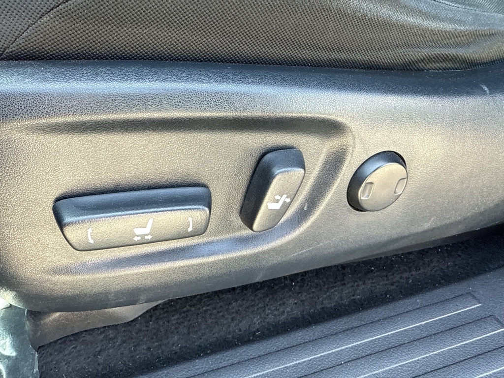 Vehicle image 17 of 31