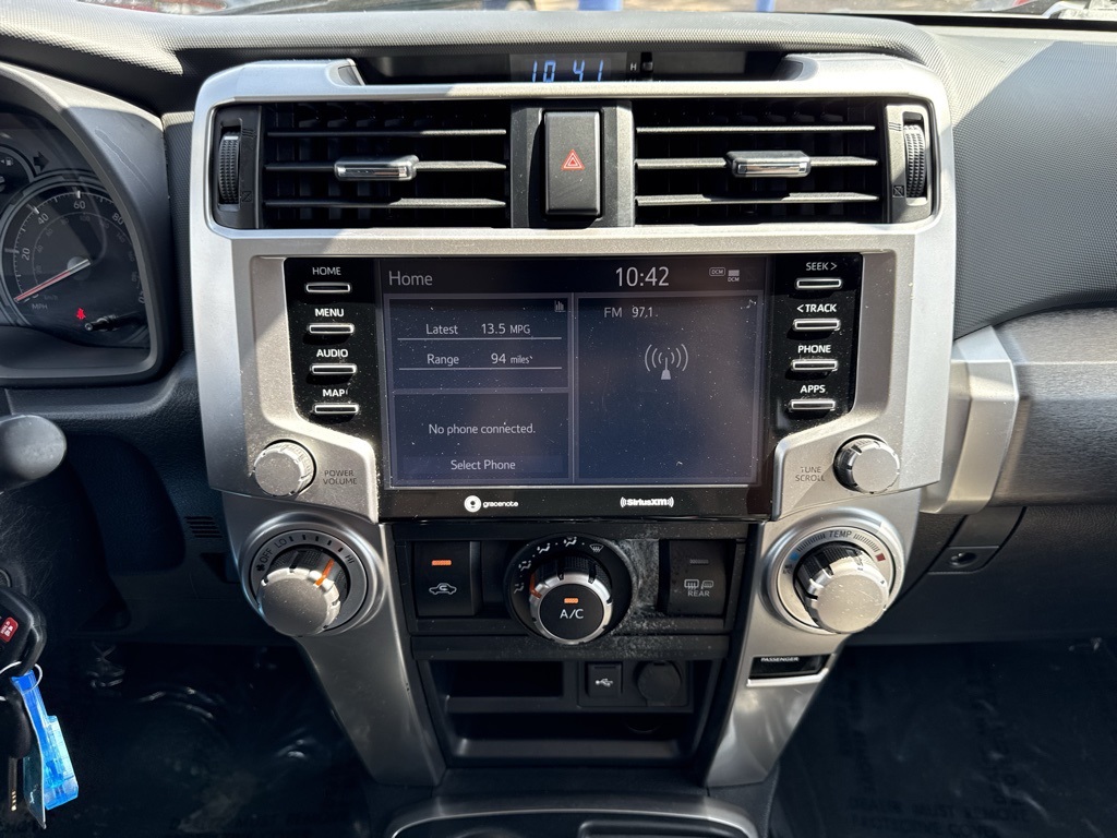 Vehicle image 18 of 31