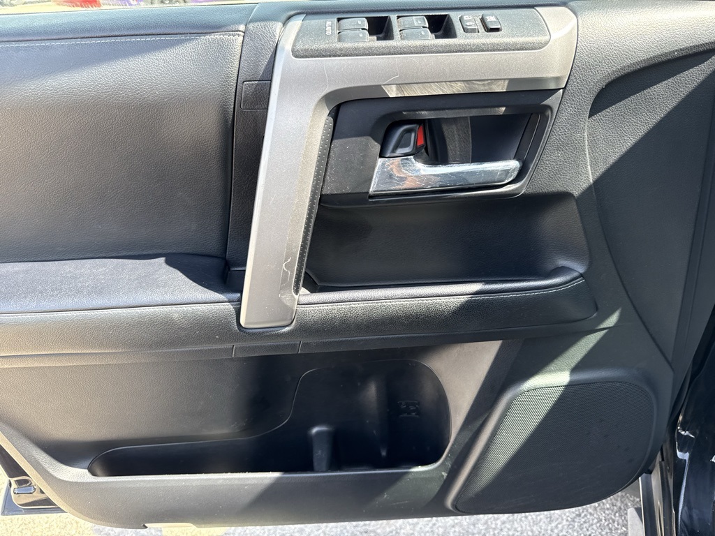Vehicle image 10 of 31