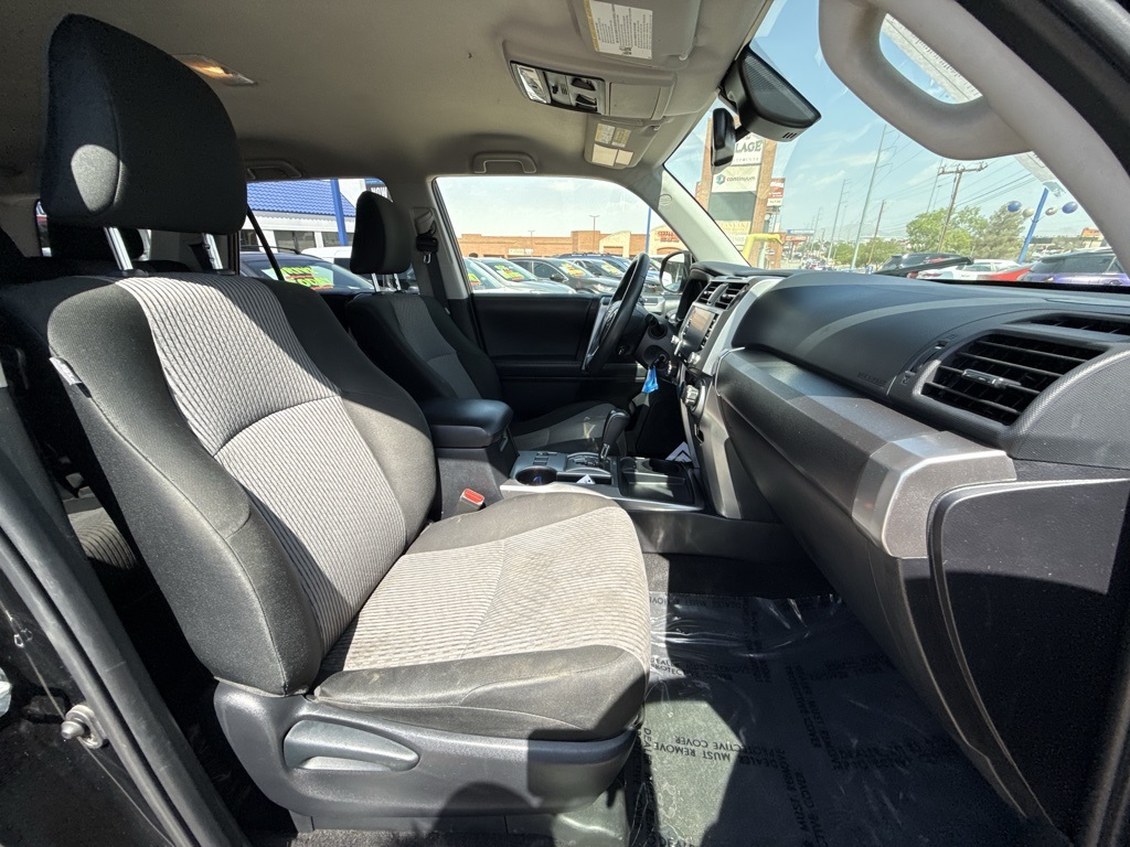 Vehicle image 25 of 31
