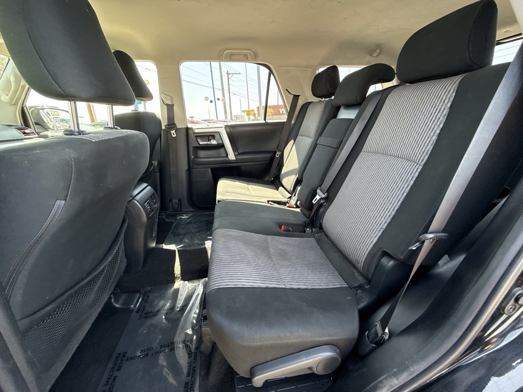 Vehicle image 21 of 31