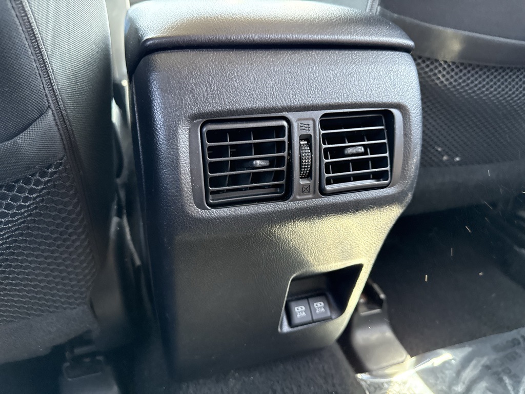 Vehicle image 23 of 31