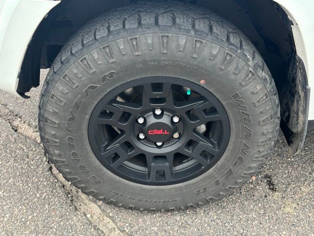 Vehicle image 10 of 28