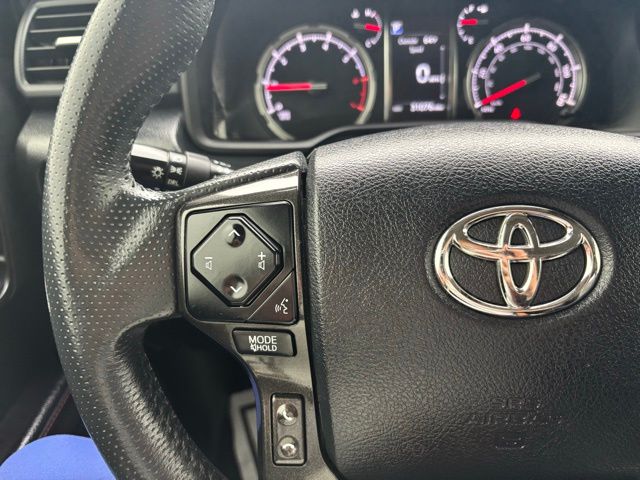 Vehicle image 25 of 28