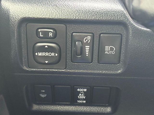 Vehicle image 22 of 28