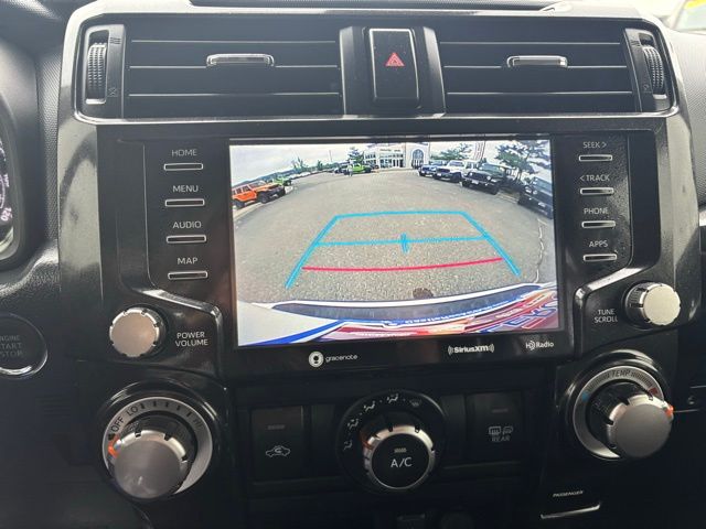 Vehicle image 21 of 28