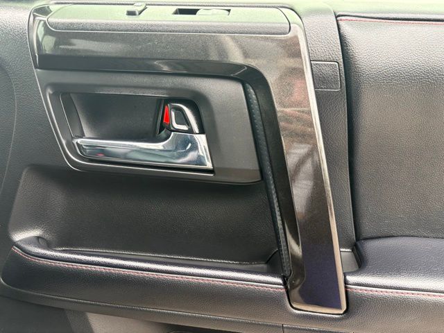 Vehicle image 27 of 28