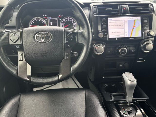 Vehicle image 16 of 28