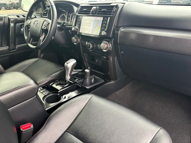 Vehicle image 23 of 28