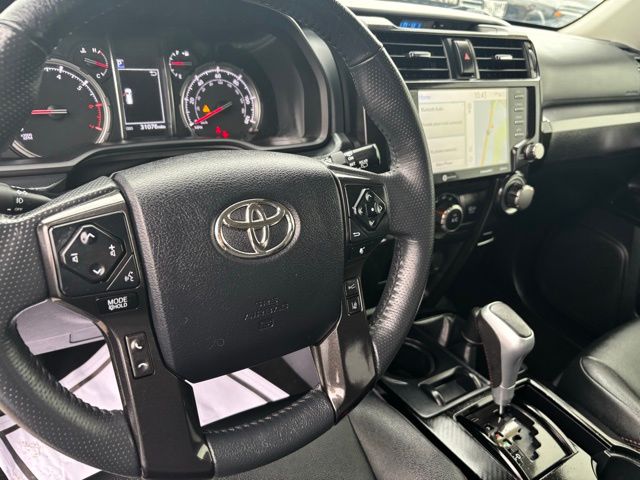 Vehicle image 17 of 28