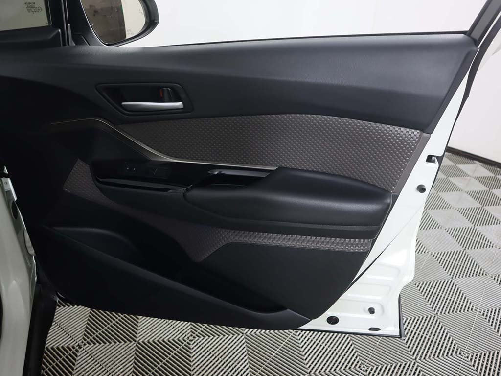 Vehicle image 23 of 49