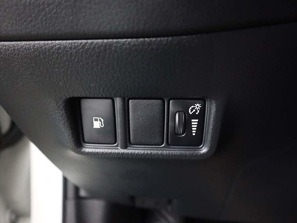 Vehicle image 37 of 49