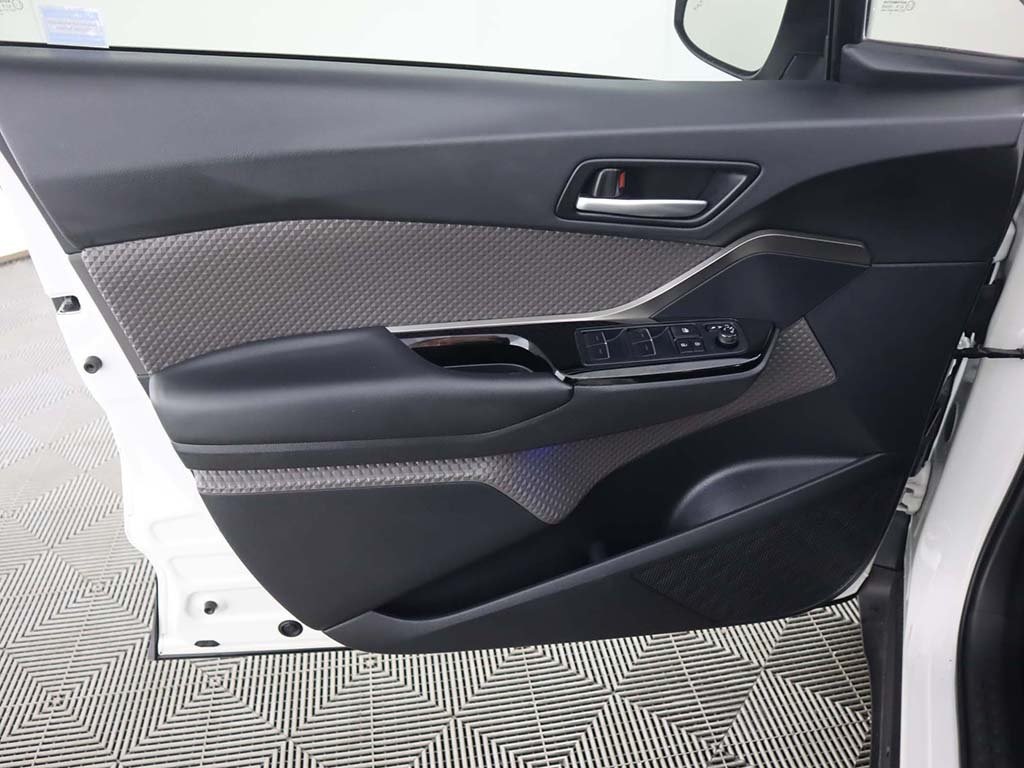 Vehicle image 22 of 49