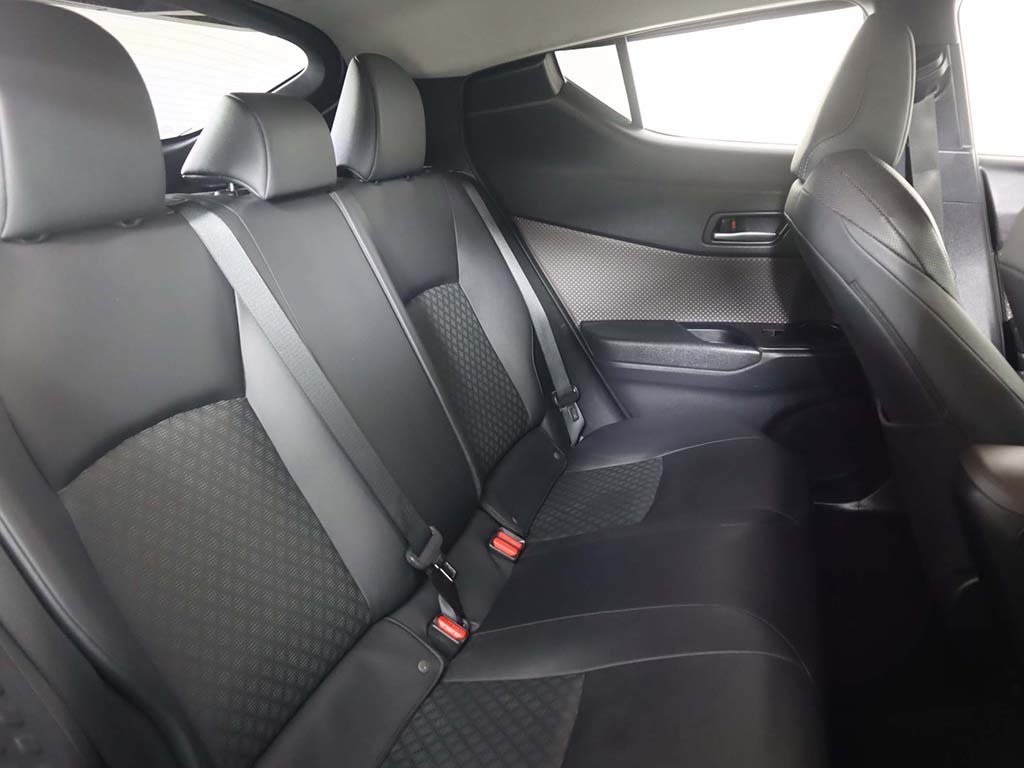Vehicle image 33 of 49