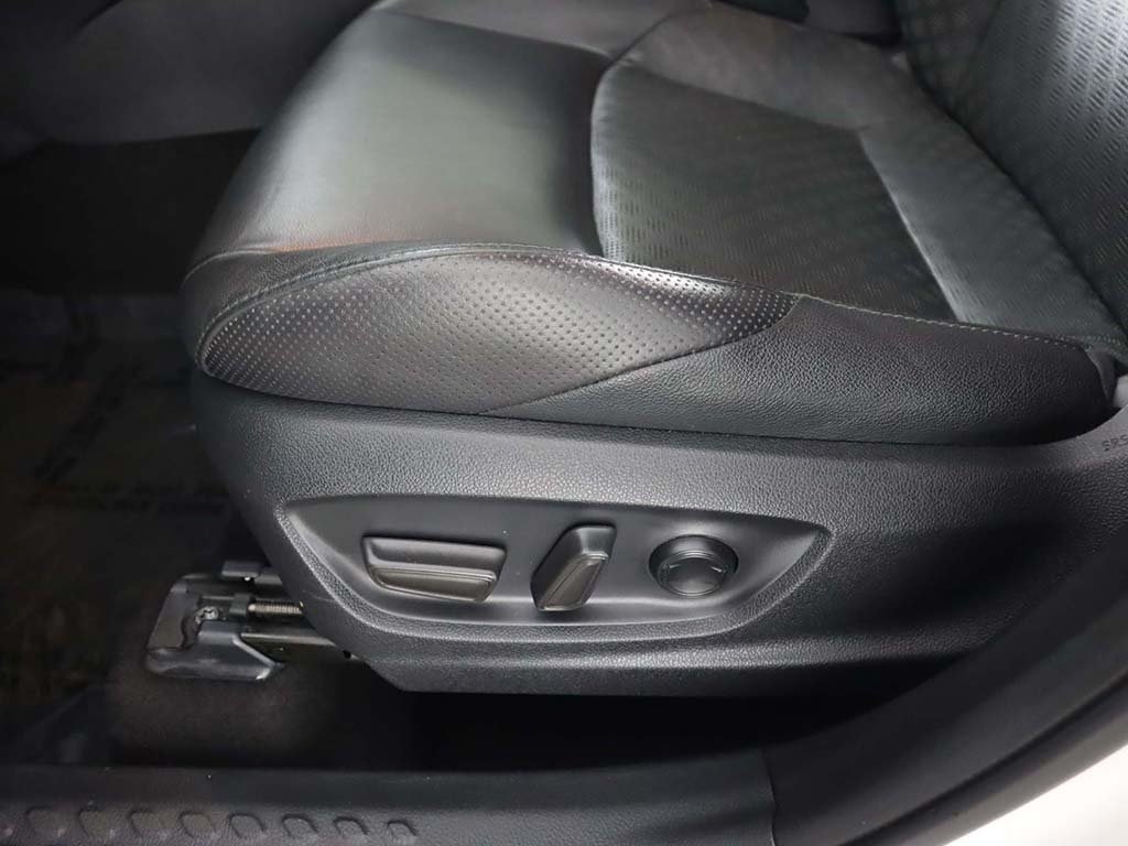 Vehicle image 30 of 49