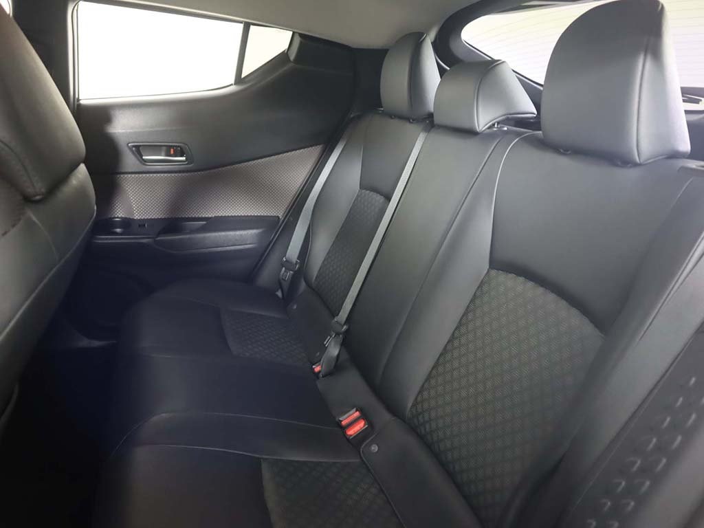 Vehicle image 32 of 49