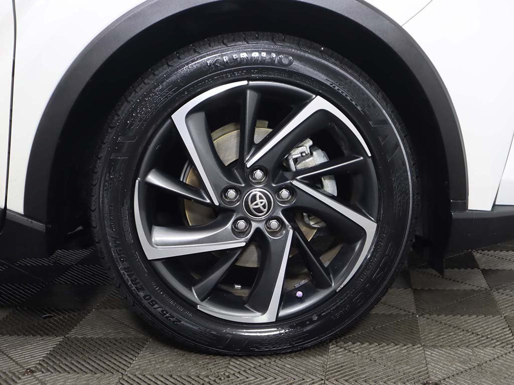 Vehicle image 21 of 49