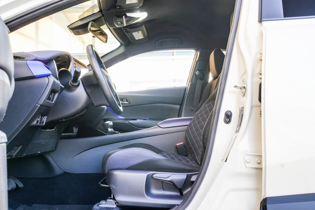 2021 Toyota C-HR XLE Image 12 of 29