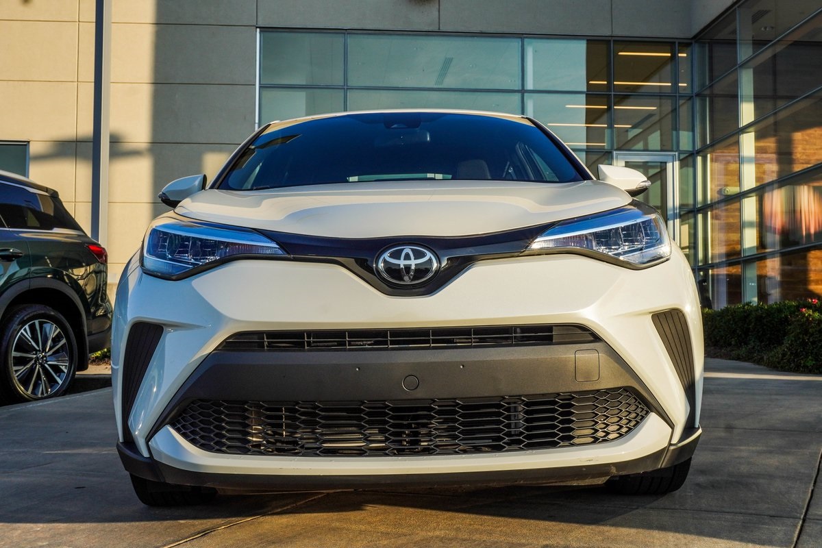 2021 Toyota C-HR XLE Image 3 of 29
