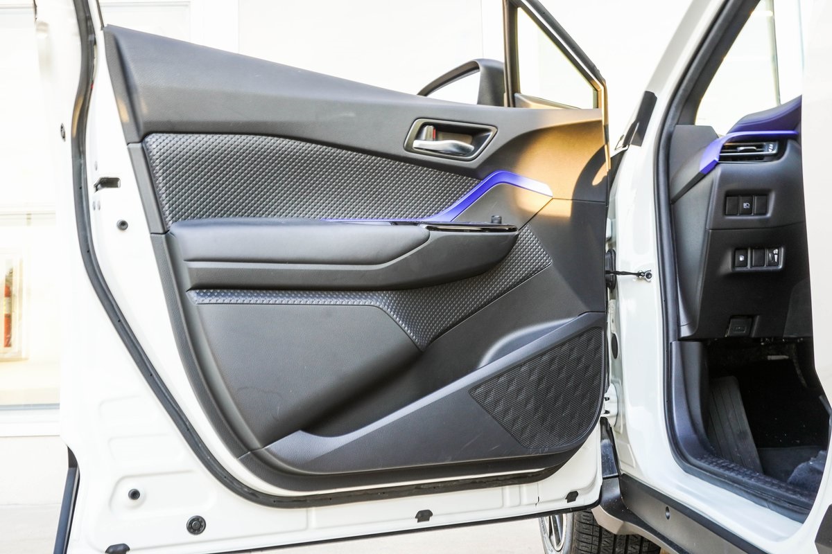 2021 Toyota C-HR XLE Image 25 of 29