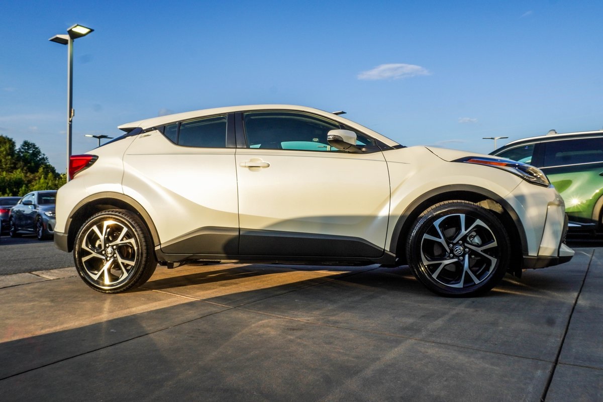 2021 Toyota C-HR XLE Image 5 of 29