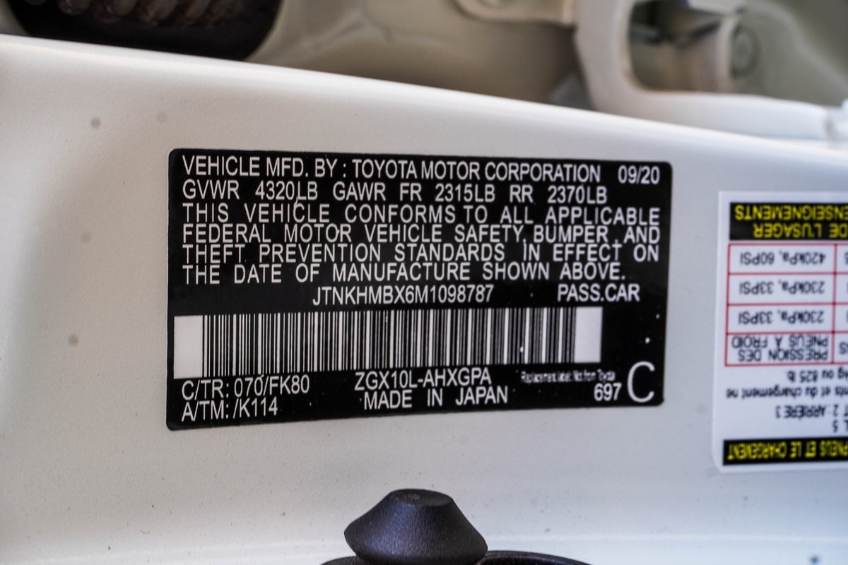 2021 Toyota C-HR XLE Image 24 of 29