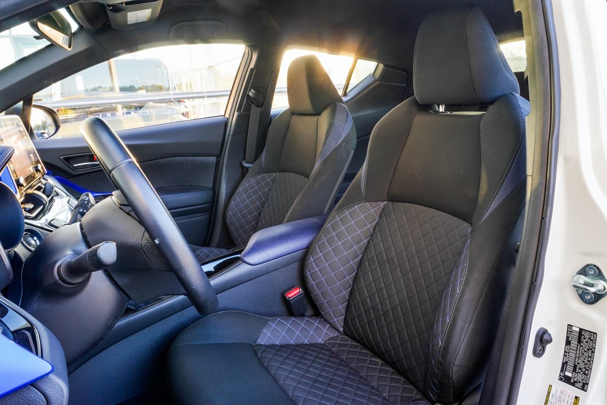 2021 Toyota C-HR XLE Image 11 of 29