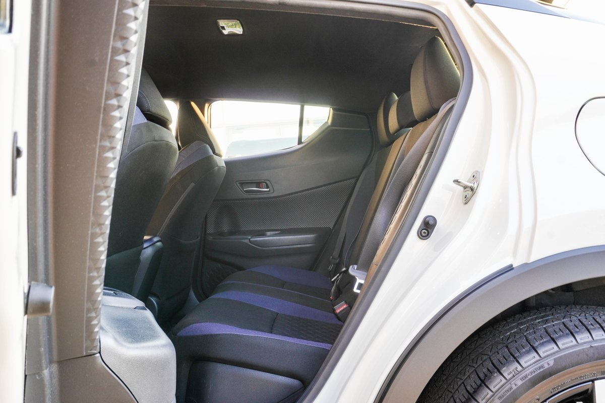 2021 Toyota C-HR XLE Image 13 of 29