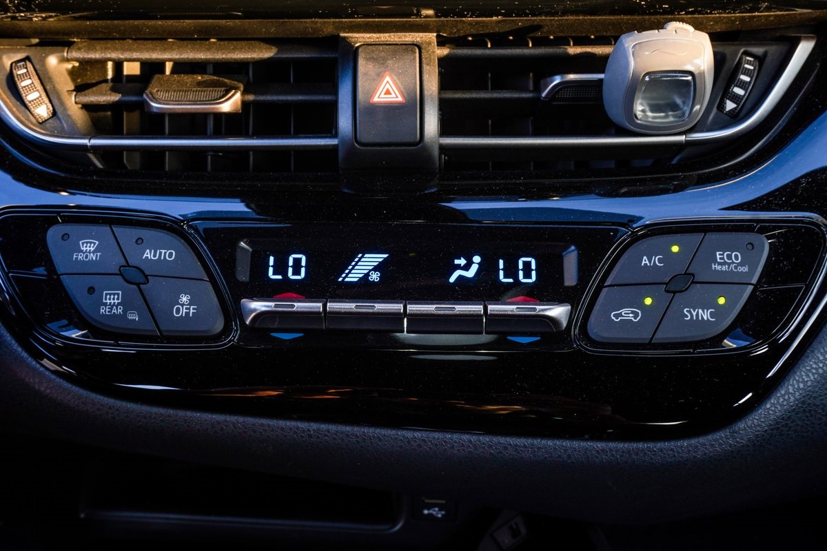 2021 Toyota C-HR XLE Image 22 of 29