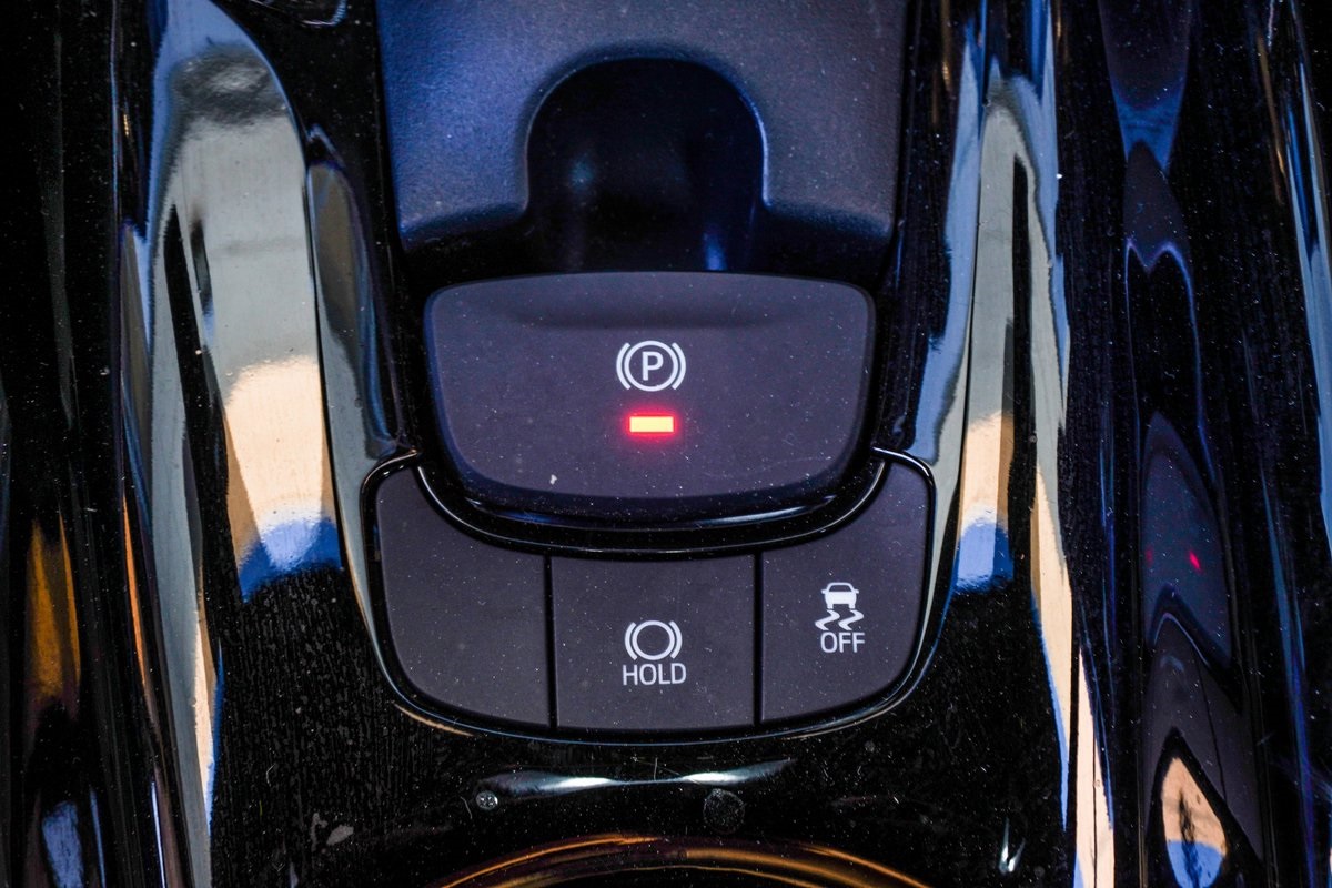 2021 Toyota C-HR XLE Image 23 of 29