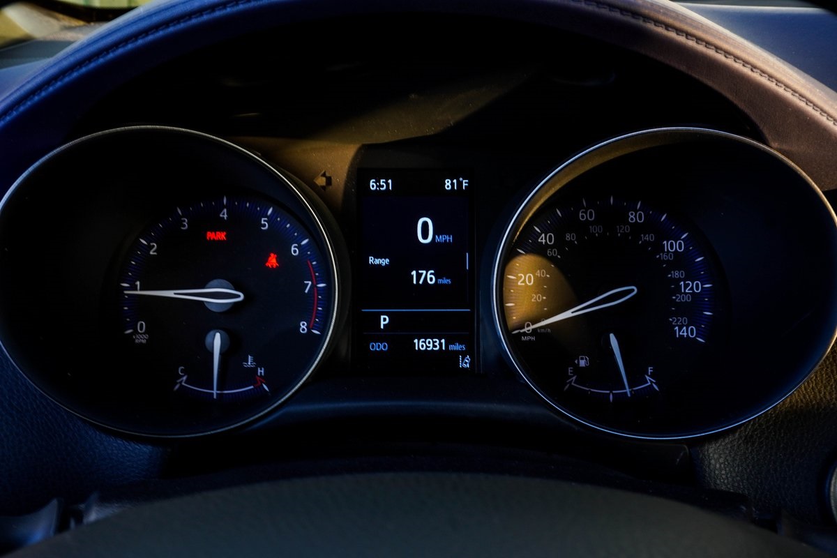 2021 Toyota C-HR XLE Image 17 of 29