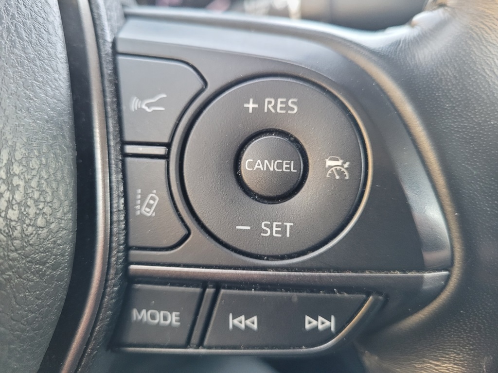 Vehicle image 17 of 19
