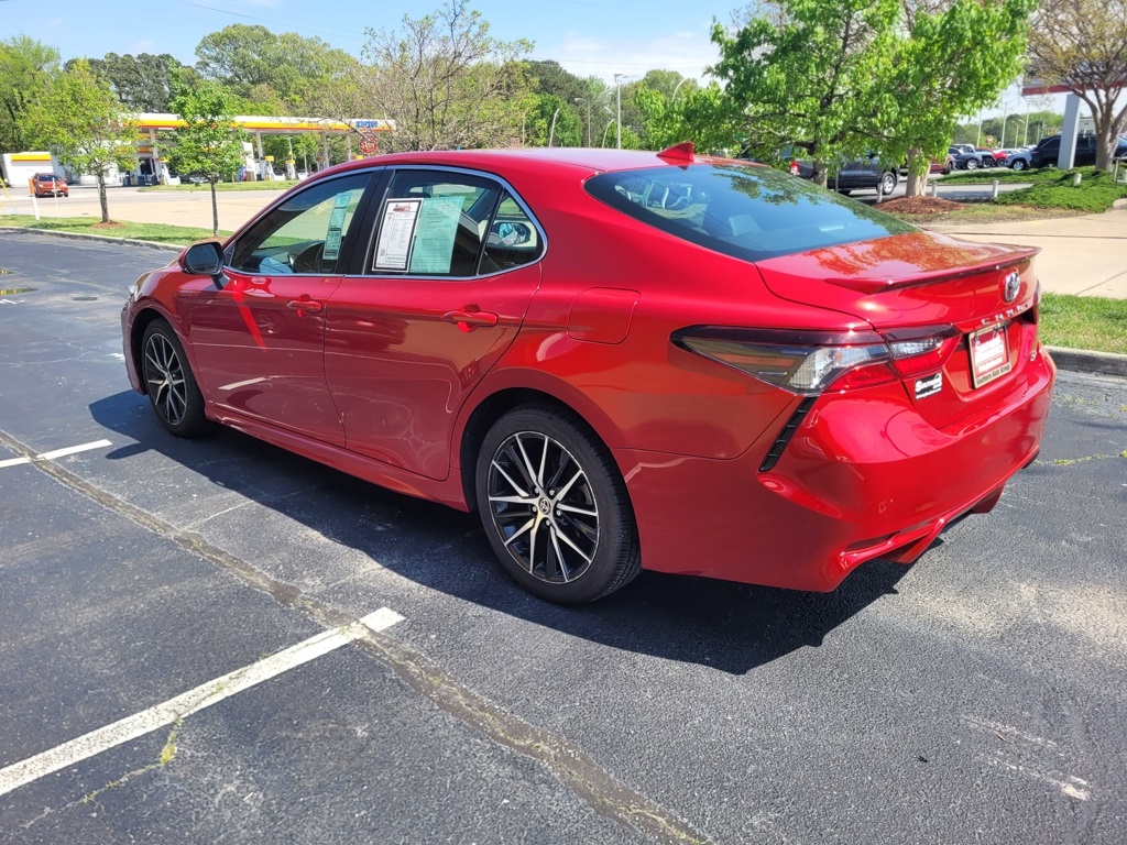 Vehicle image 7 of 19