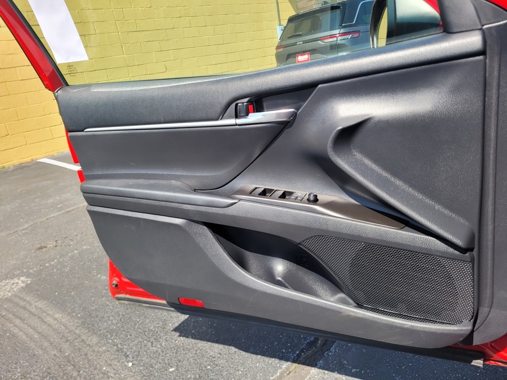 Vehicle image 12 of 19