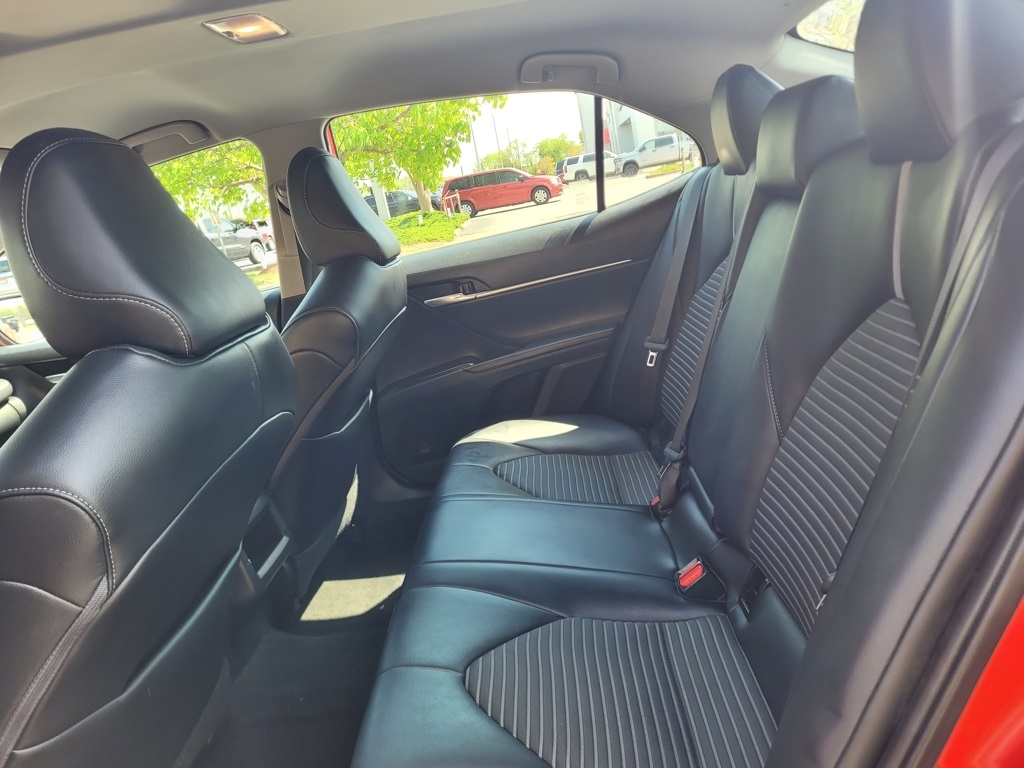 Vehicle image 10 of 19