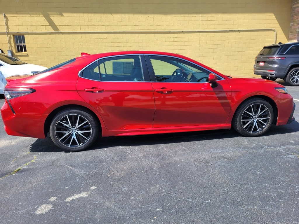 Vehicle image 8 of 19