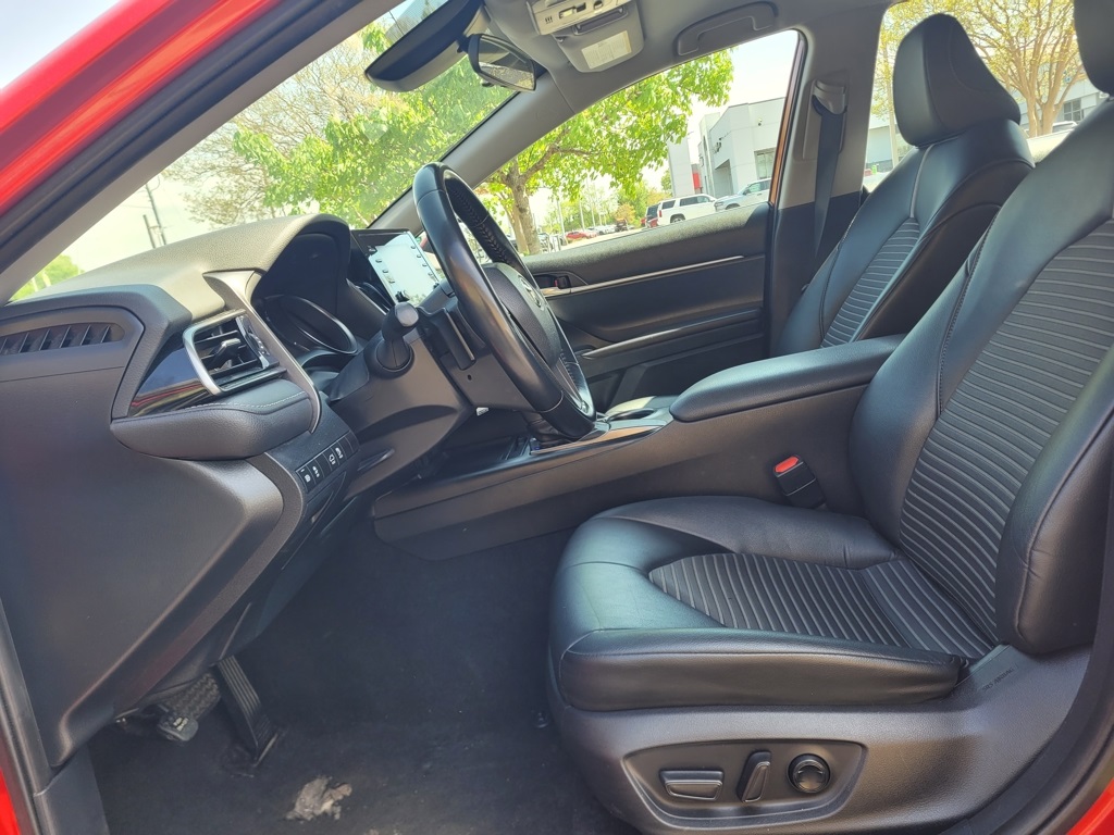 Vehicle image 11 of 19