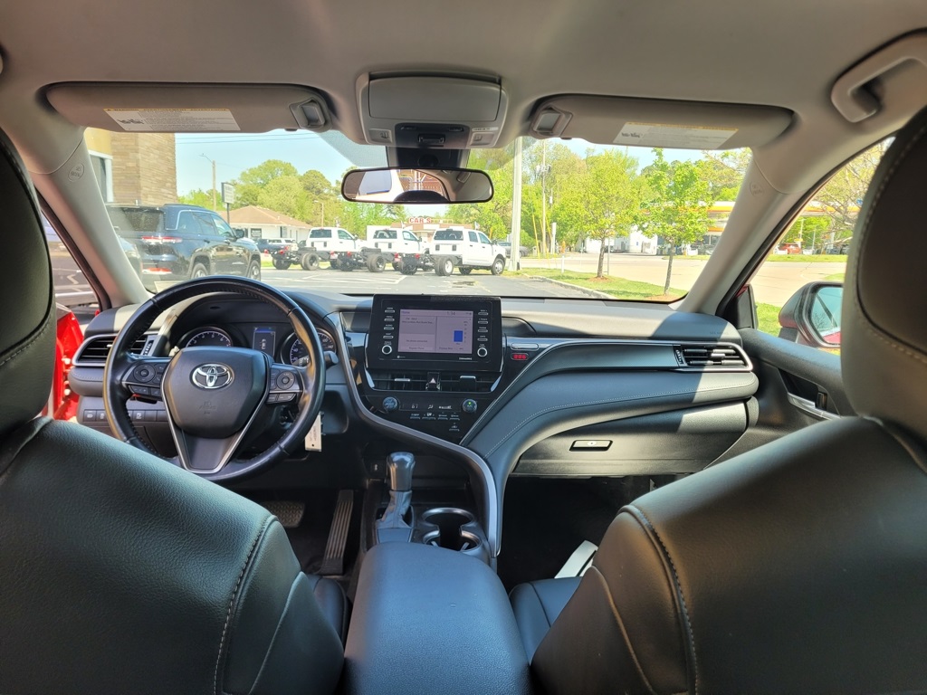 Vehicle image 9 of 19