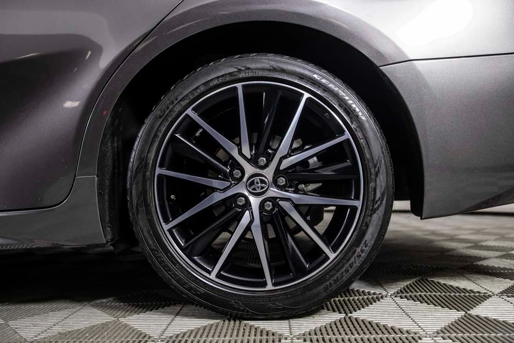 Vehicle image 34 of 38