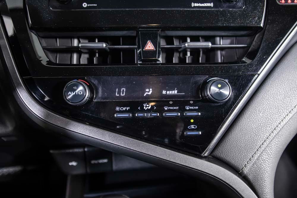 Vehicle image 21 of 38