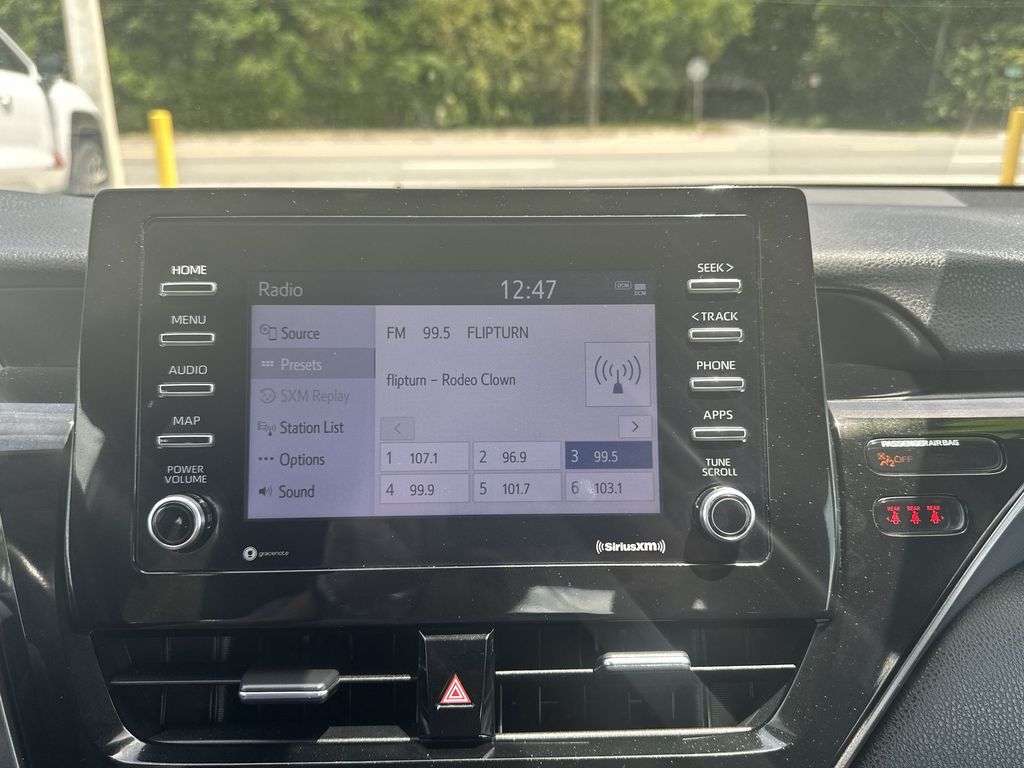 Vehicle image 24 of 31