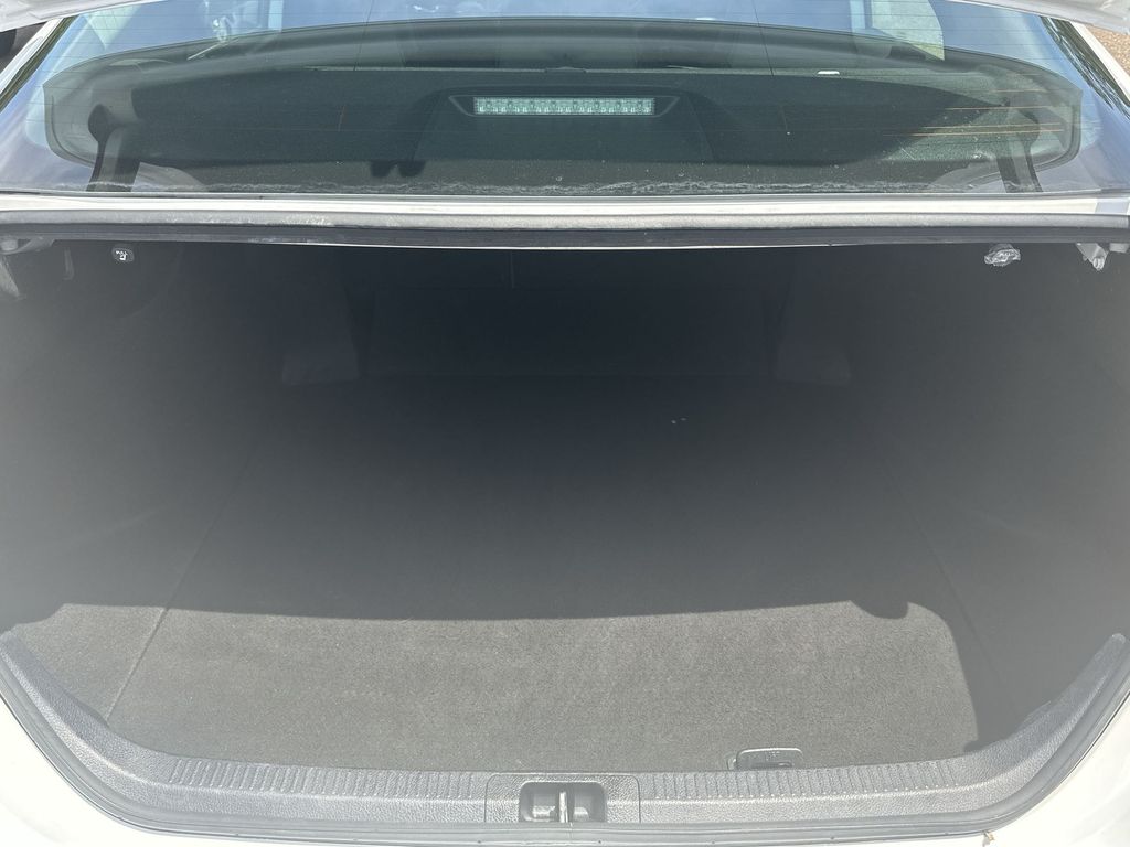 Vehicle image 22 of 31