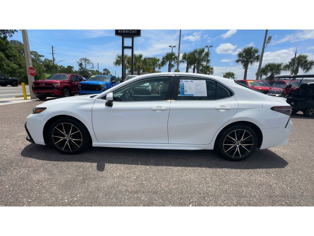 Vehicle image 13 of 31